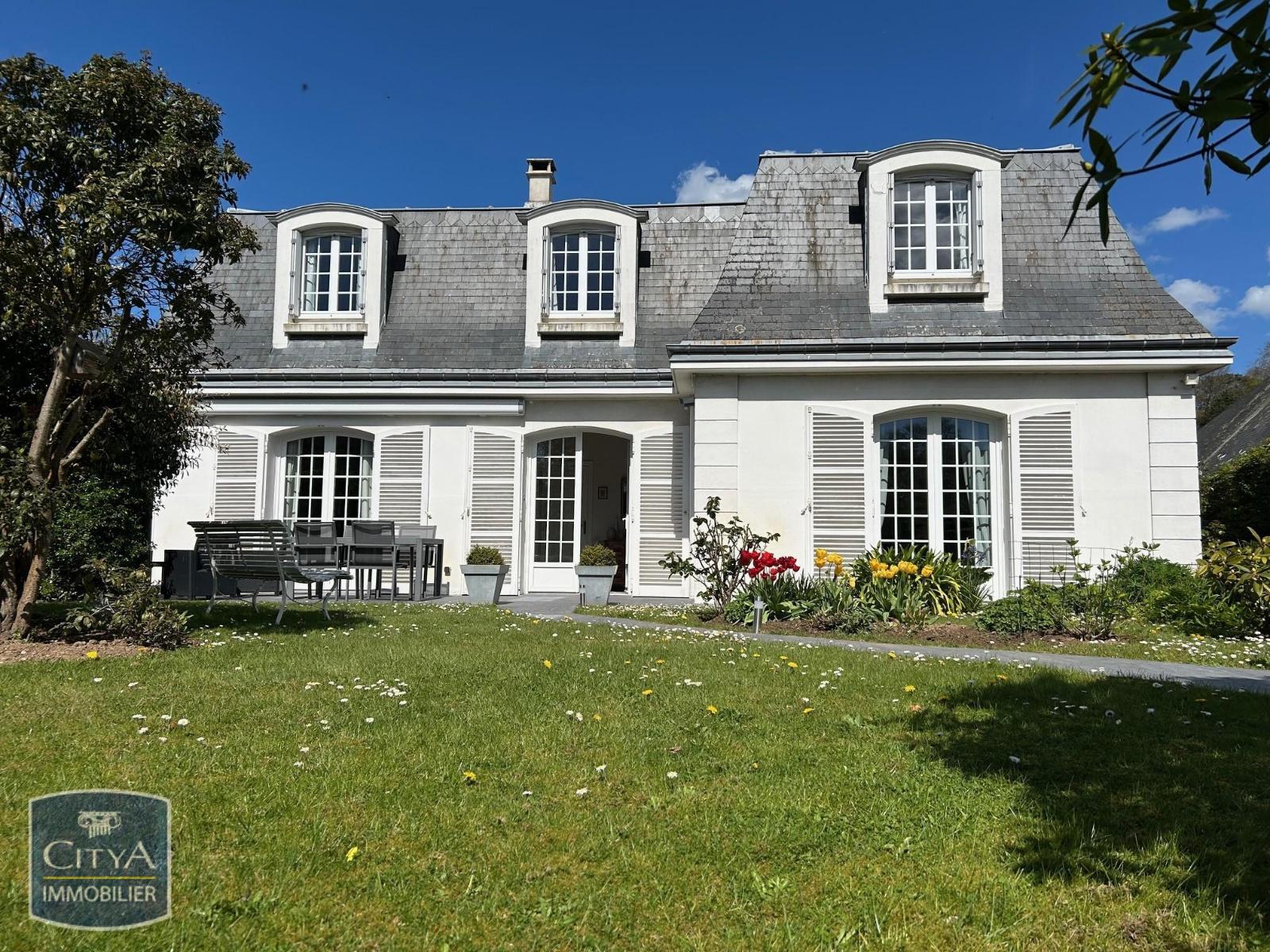 Maison à vendre &bull; 6 pièces &bull; 5 chambres &bull; 178.0m² &bull; Saint-Valery-en-Caux Saint-Valery-en-Caux